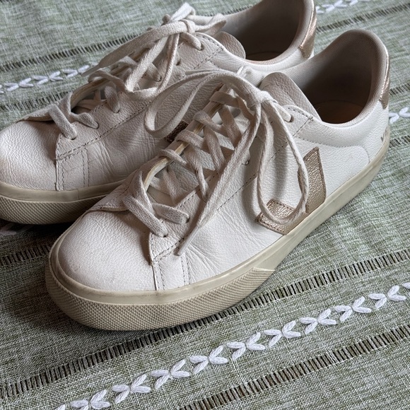 Veja campo bicolor low top White & Gold Sneakers US 8 - Picture 9 of 9